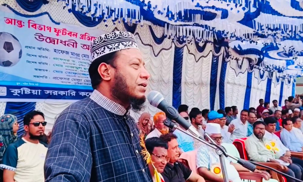 আমির হামজা মঞ্চে উঠতেই শুরু হয় ভুয়া ভুয়া স্লোগান