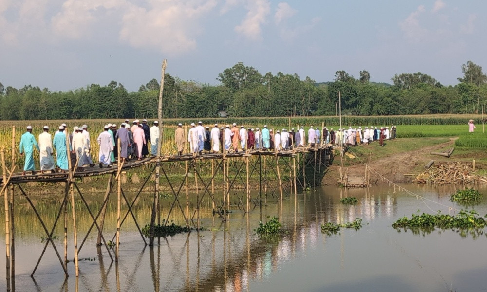 জামালপুরের জিঞ্জিরাম নদীতে সেতুর অভোবে ভোগােন্তিতে ৩ গ্রামের মানুষ