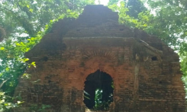 নাটোরে আবদাল সম্প্রদায়ের পরিত্যক্ত মসজিদ