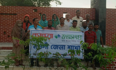 নওগাঁর ধামকুড়ি শহীদ স্মৃতিসৌধে বসুন্ধরা শুভসংঘের বৃক্ষরোপণ কর্মসূচি