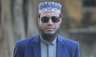 কলেজ পরিদর্শনে গিয়ে অবরুদ্ধ এমপি আমির হামজা
