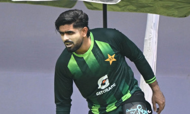 মিরপুর টেস্ট থেকে ছিটকে গেলেন বাবর আজম