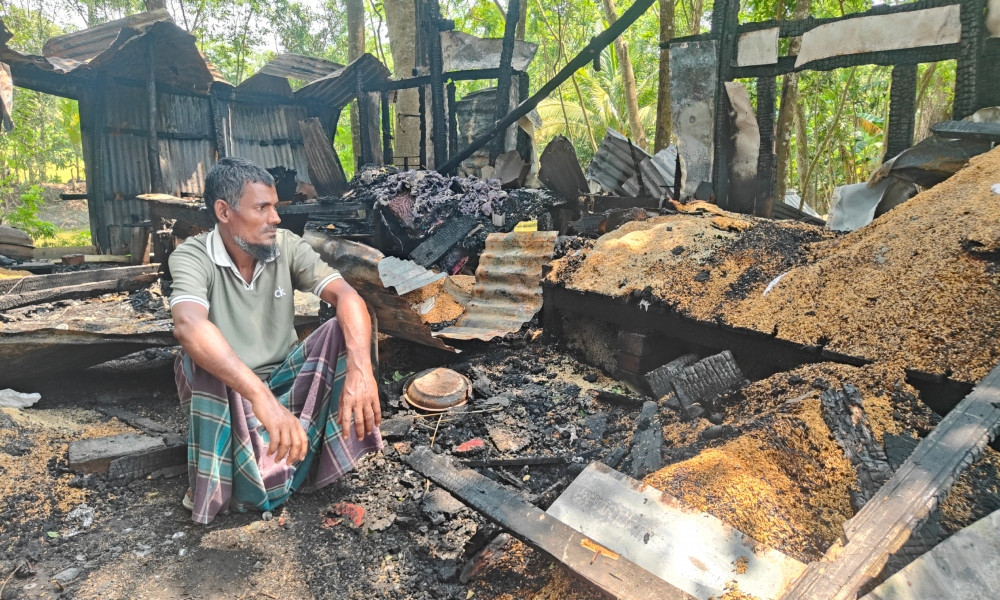 গোপালগঞ্জে আগুনে পুড়ল কৃষকের বসতঘর