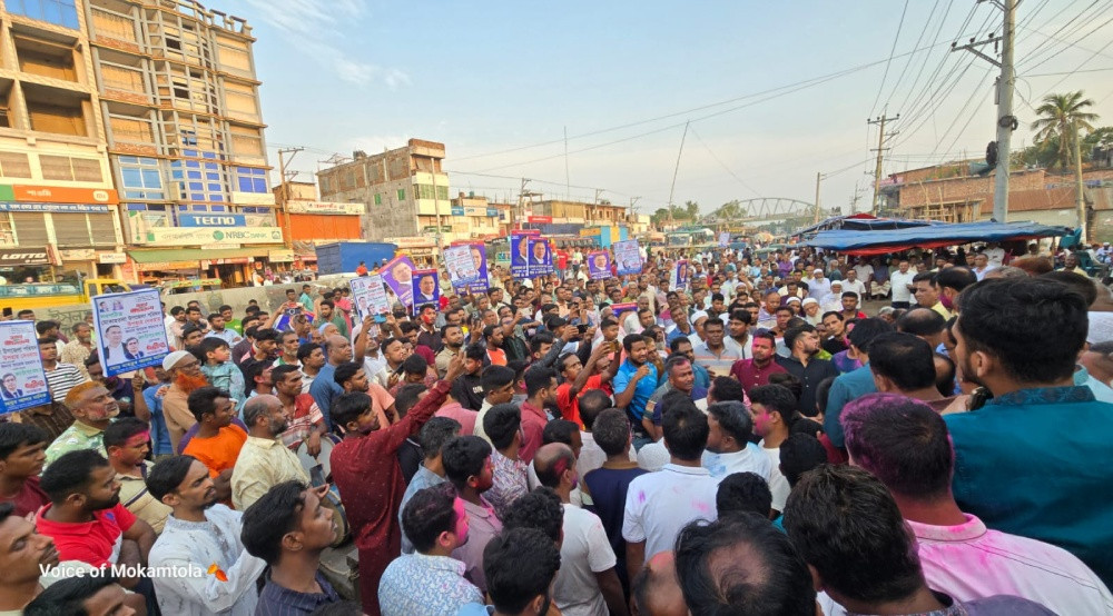 আতশবাজি আর উল্লাসে মুখর বগুড়ার নবগঠিত মোকামতলা উপজেলা
