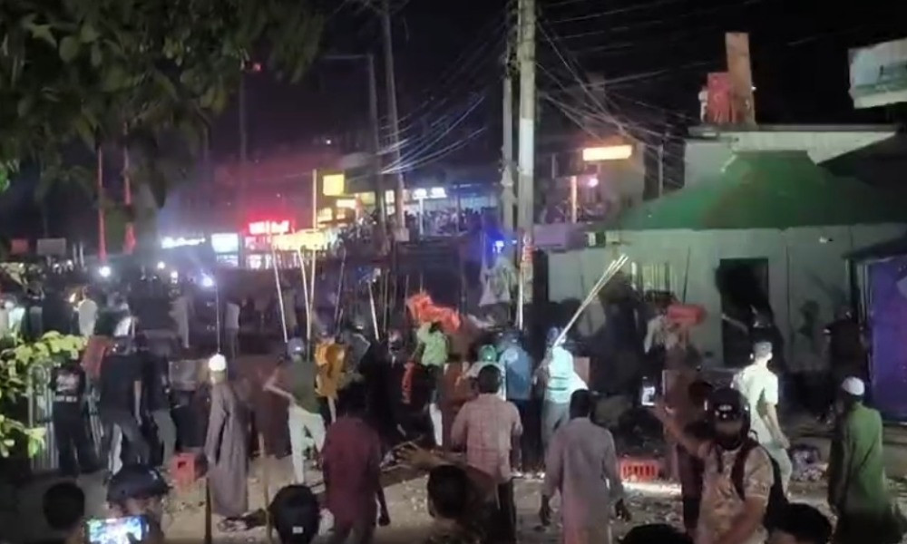 তিন ঘণ্টা ধরে সংঘর্ষ, থামাতে গিয়ে এমপিসহ আহত অর্ধশত