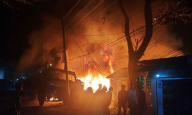 লোহাগড়ায় অগ্নিকাণ্ডে ৪ দোকান ভস্মীভূত
