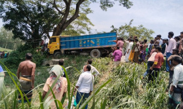 সাটুরিয়ায় মোটরসাইকেল-ট্রাক সংঘর্ষে প্রাণ হারাল ৩ তরুণ