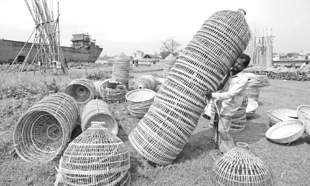 বাঁশ থেকে তৈরি পলো