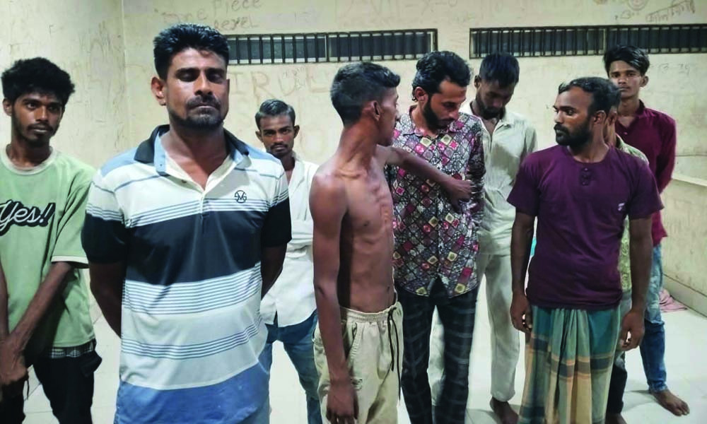 আদমজী বিহারী কলোনিতে যৌথ বাহিনীর বিশেষ অভিযান, আটক ১১