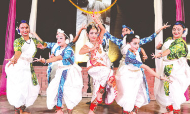 বগুড়ার পুরাতন শিল্পকলা একাডেমি মিলনায়তনে সাংস্কৃতিক অনুষ্ঠানে নৃত্য পরিবেশন
