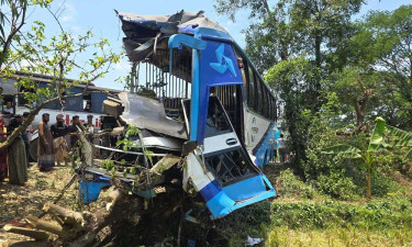 চট্টগ্রামে ২ বাসের মুখোমুখি সংঘর্ষ, নিহতের সংখ্যা বেড়ে ৪