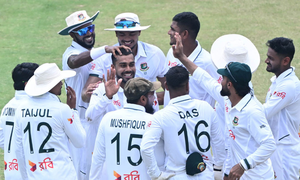 ৪ উইকেটে পাকিস্তানকে চাপে ফেলল বাংলাদেশ