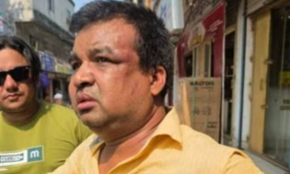 ভুয়া ভেবে আসল ভ্যাট ইন্সপেক্টরকে খুঁটির সঙ্গে বেঁধে মারধর