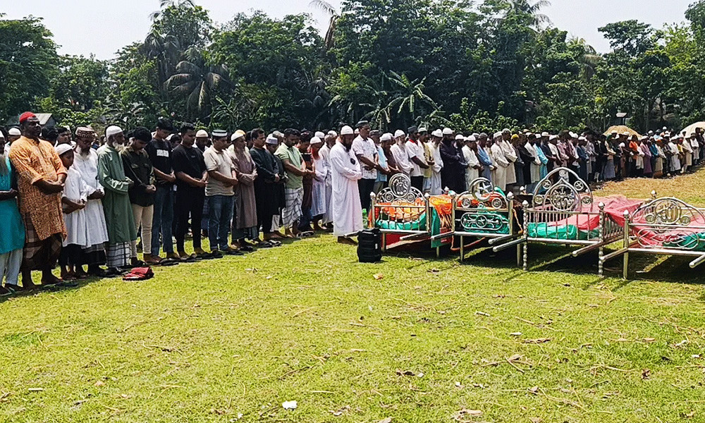 গাজীপুরে নিহত একই পরিবারের ৫ জনের দাফন সম্পন্ন