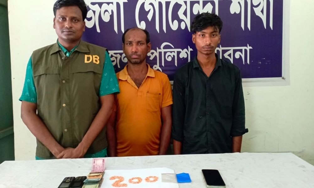 ঈশ্বরদীতে ইয়াবাসহ বাবা-ছেলে গ্রেপ্তার