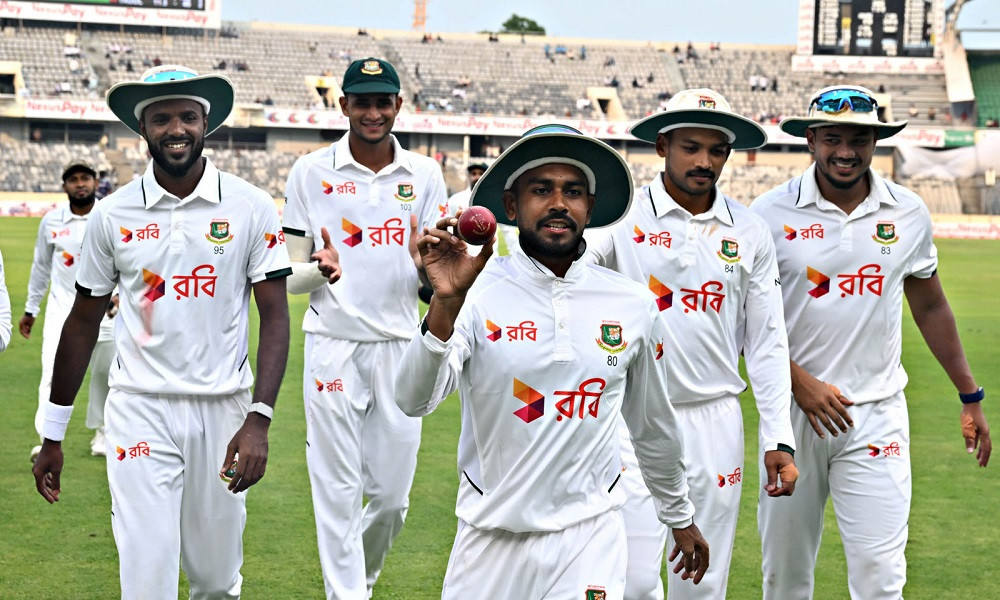 মিরাজের ৫ উইকেট, এগিয়ে থেকে দিন শেষ বাংলাদেশের