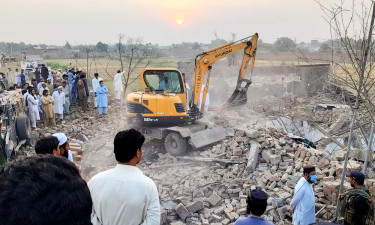 পাকিস্তানে পুলিশ চেকপোস্টে বোমা হামলা, নিহত ১২