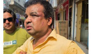 ভুয়া সন্দেহে ভ্যাট ইন্সপেক্টরকে খুঁটিতে বেঁধে মারধর