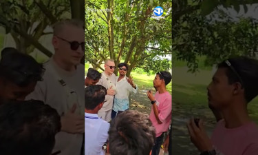 নাটোরে পার্কে ঘুরতে আসা ২ বিদেশি পর্যটককে হেনস্তা