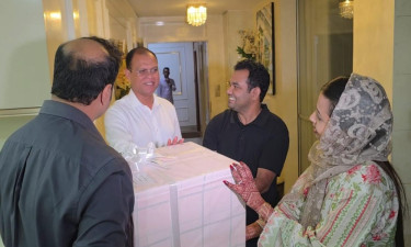 সেই নবদম্পতির জন্য উপহার পাঠালেন প্রধানমন্ত্রী