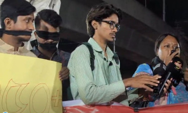 হামে আক্রান্ত শিশুদের মৃত্যুর বিচার চেয়ে ঢাবি শিক্ষার্থীদের মানববন্ধন