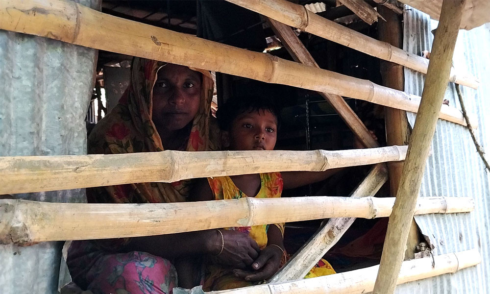 ভাঙা ঘরে দিন কাটে জেসমিনের
