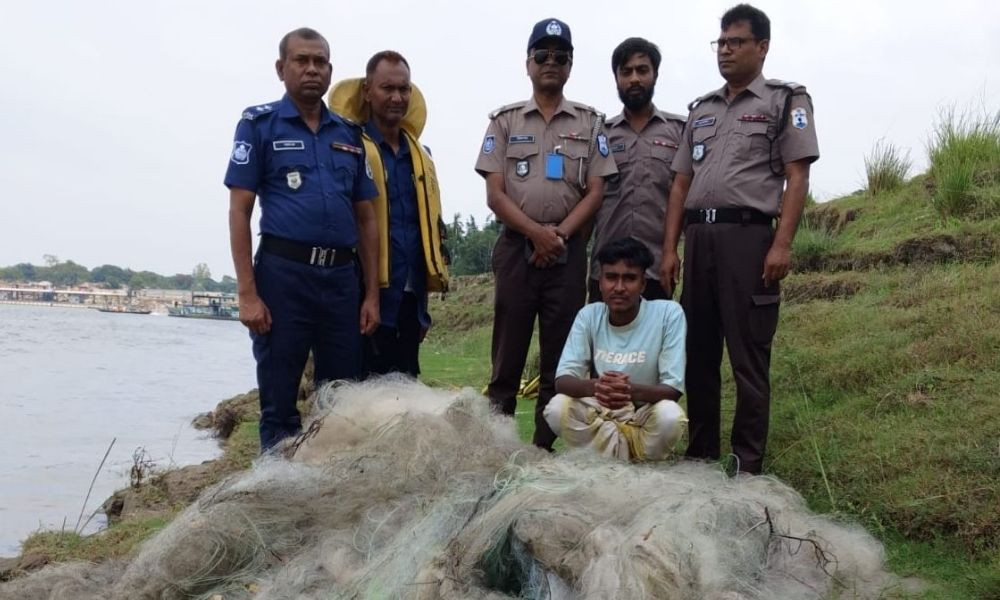 গোয়ালন্দে এক লাখ মিটার কারেন্ট জালসহ জেলে আটক