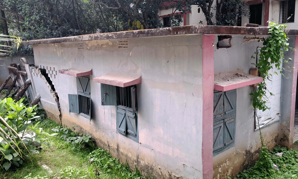 আদমদীঘির গুরুত্বপূর্ণ ৬ দপ্তরে নেই প্রধান কর্মকর্তা, ঝুঁকিপূর্ণ ৩ ভবন
