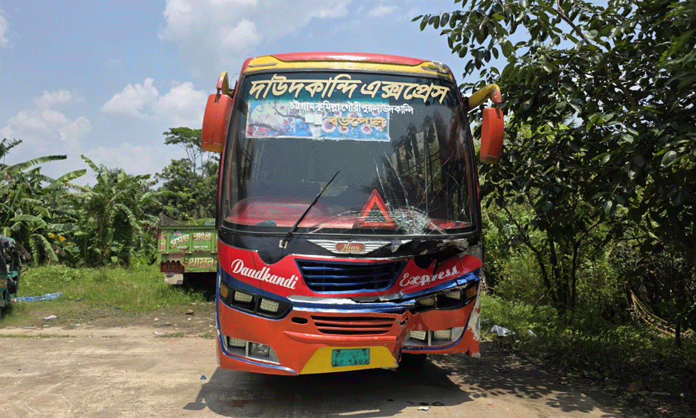 ফেনীতে মোটরসাইকেলে বাসের ধাক্কায় বাবা-ছেলে নিহত