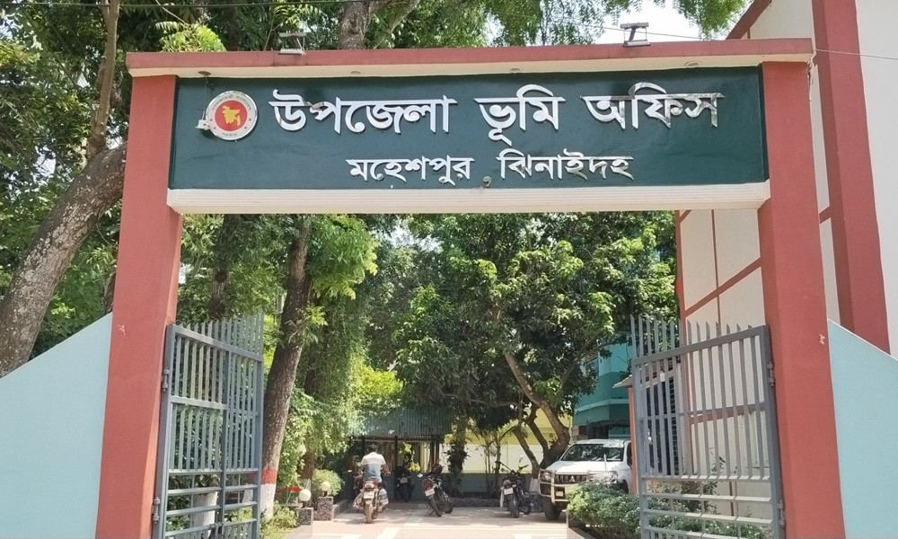 ঘুষ বাণিজ্যের অভিযোগ, মহেশপুরে ভূমি অফিসের সেই নাজিরকে শোকজ