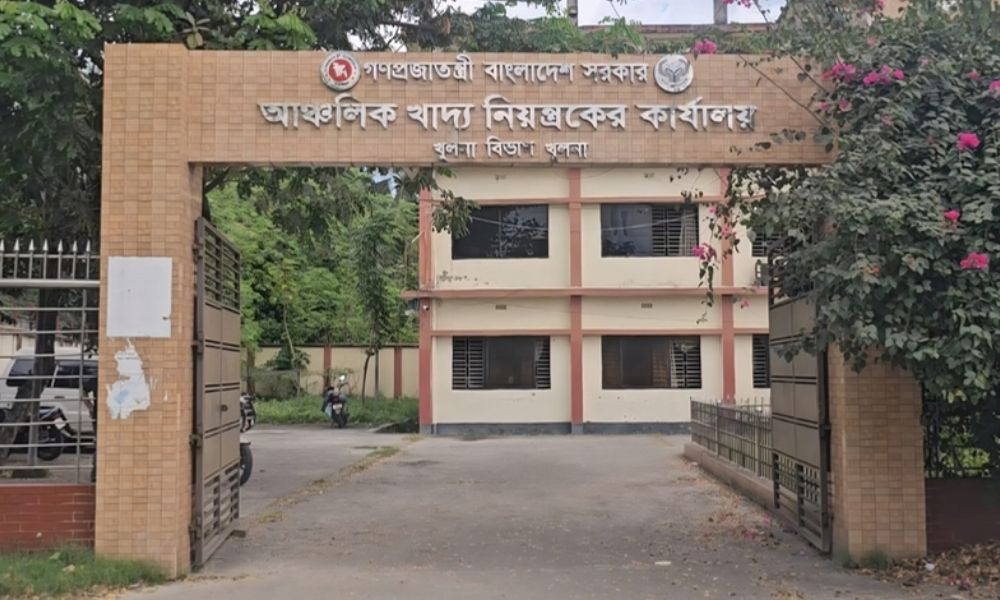 খুলনায় চাল সংগ্রহের কমিটিতে আ. লীগ নেতার নাম, ক্ষুব্ধ ডিসি