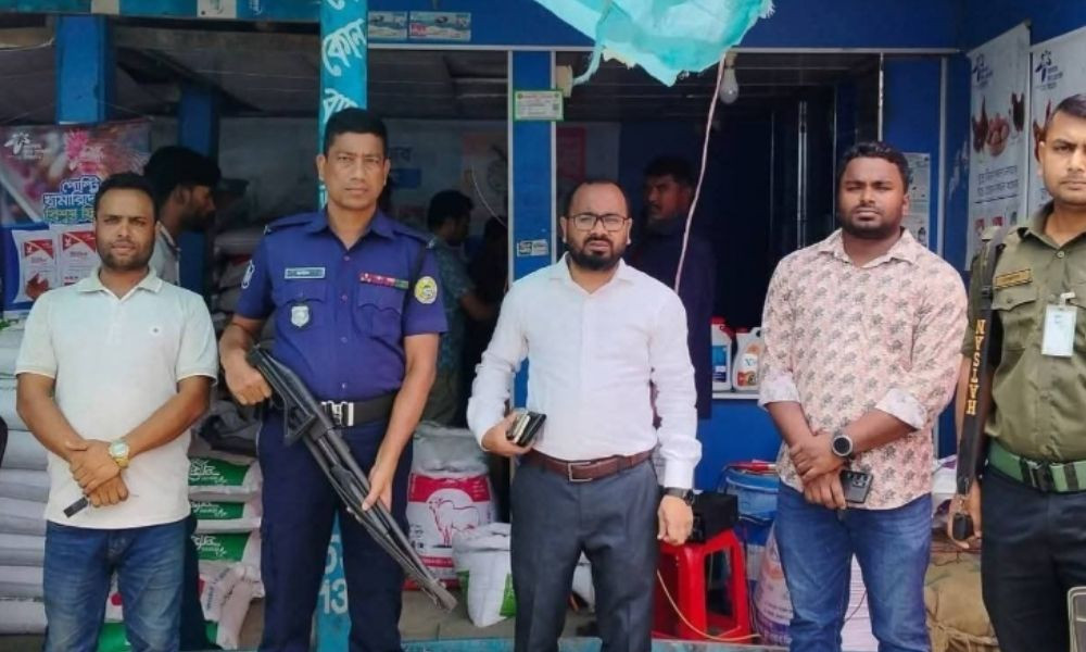 আমতলীতে মেয়াদোত্তীর্ণ পণ্য বিক্রি, ব্যবসায়ীকে জরিমানা