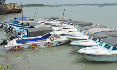 স্পিডবোটে যাত্রী ভাড়া বাড়াল সরকার
