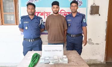 লালমনিরহাটে দুই কোটি টাকার মার্কিন ডলারসহ যুবক গ্রেপ্তার