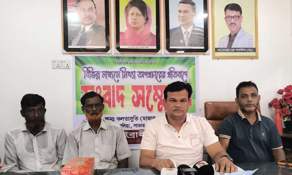 চাঁদা না দেওয়ায় হুমকি, জীবনের নিরাপত্তা চেয়ে ব্যবসায়ীর সংবাদ সম্মেলন