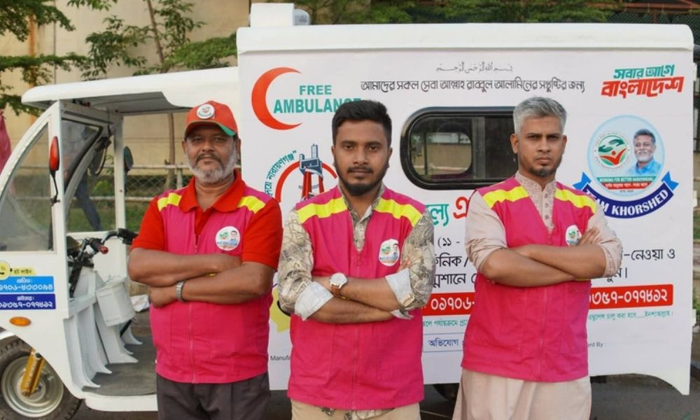 নারায়ণগঞ্জে সাবেক যুবদল নেতার ফ্রি অ্যাম্বুলেন্স সেবা
