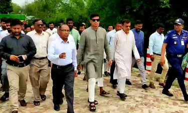 ব্রিজের চেয়ে রাস্তা সরু, প্রতিমন্ত্রীর ক্ষোভ