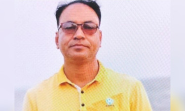 আ. লীগ নেতাদের সঙ্গে গানের আড্ডায় পুলিশ কর্মকর্তা, ভিডিও ভাইরাল
