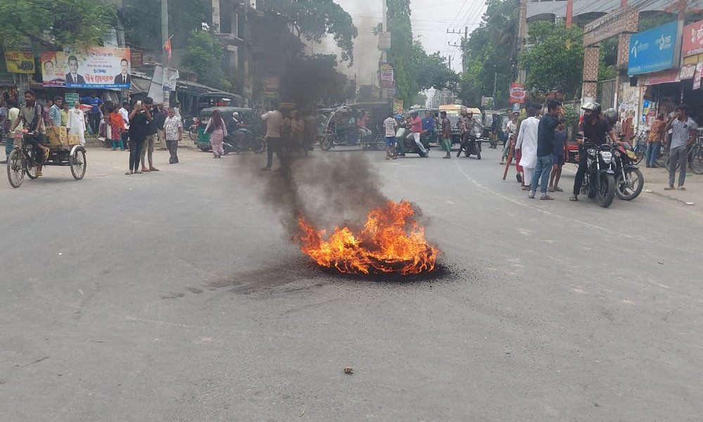 খুলনায় পাট শ্রমিকদের দ্বিতীয় দিনের অবরোধ
