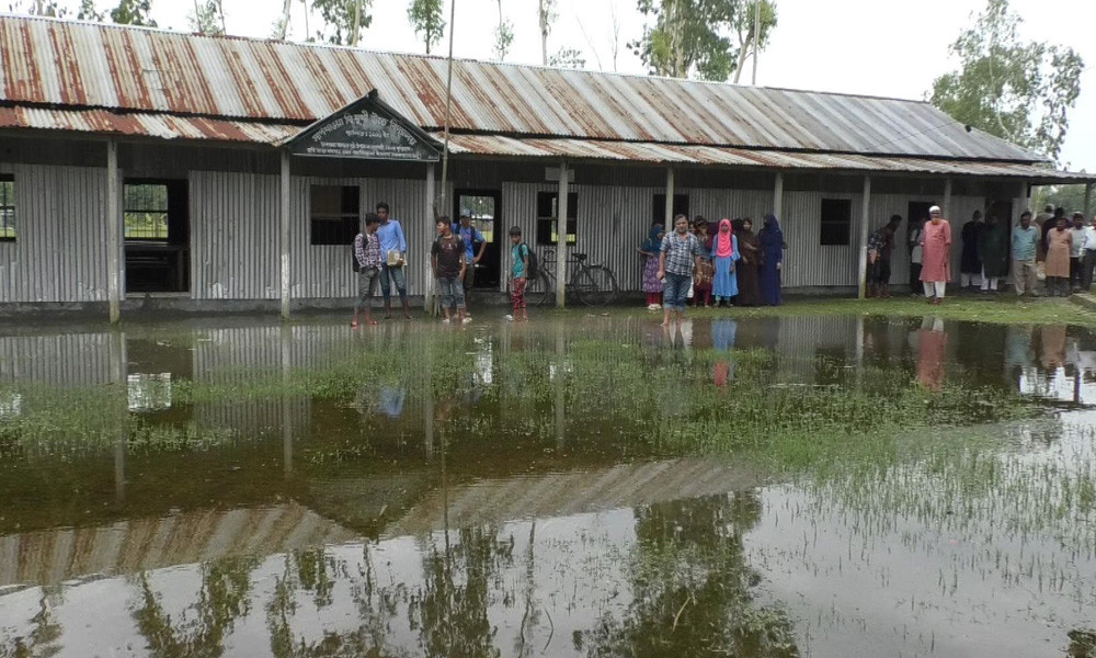 নাগেশ্বরীতে জলাবদ্ধতায় ২ বিদ্যালয়ে শিক্ষা কার্যক্রম ব্যাহত