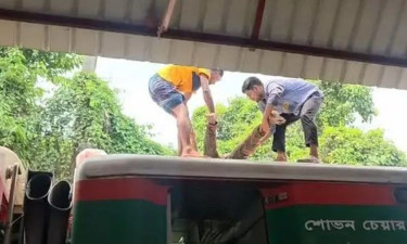 কুষ্টিয়ায় ট্রেনের ছাদ থেকে যুবকের রক্তাক্ত মরদেহ উদ্ধার