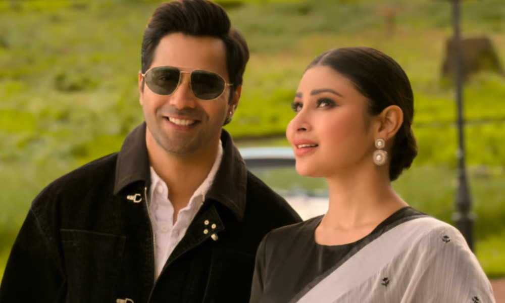 সিনেমায় সমবয়সী বরুণের মায়ের ভূমিকায় মৌনি, নেটদুনিয়ায় সমালোচনা