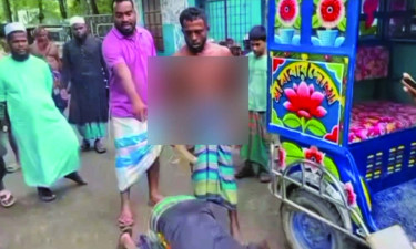 শিশুদের যৌন হয়রানির অভিযোগে অটোচালককে ‘নাকে খত’, ভিডিও ভাইরাল
