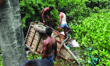 নোয়াখালীতে নসিমন উল্টে ব্যবসায়ীর মৃত্যু