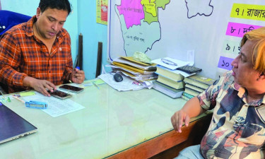 রামু থানায় সাজাপ্রাপ্ত আসামির সঙ্গে এসআই’র আড্ডা