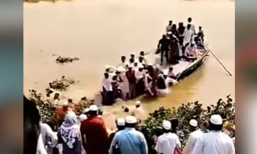 টাঙ্গাইলে ঈদের নামাজ শেষে ফেরার পথে নৌকাডুবি