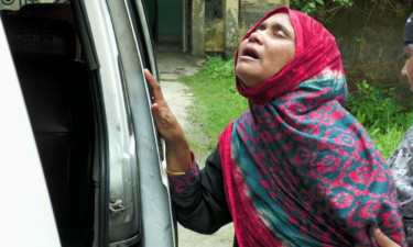 মেঝেতে পড়েছিল গৃহবধূর মরদেহ, শ্বশুরবাড়ির লোকজন উধাও