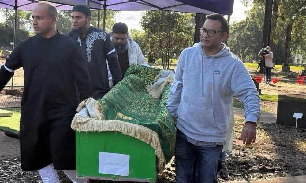 অস্ট্রেলিয়ায় একই কবরে শায়িত বাংলাদেশি মা ও দুই সন্তান, কাঁদলেন প্রবাসীরা