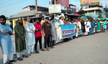 ভূরুঙ্গামারী-রংপুর মেইল বাস সার্ভিস চালু রাখার দাবিতে মানববন্ধন