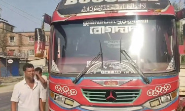 দুই বাসের প্রতিযোগিতায় প্রাণ গেল পথচারীর